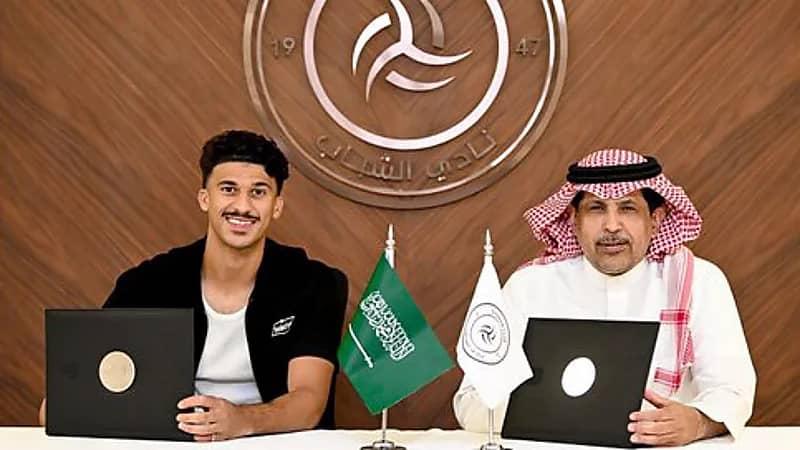 الشباب يضم عبد العزيز العثمان معارًا من القادسية