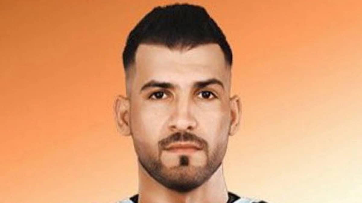 علي حسين يدير مواجهة الشباب وتضامن حضرموت