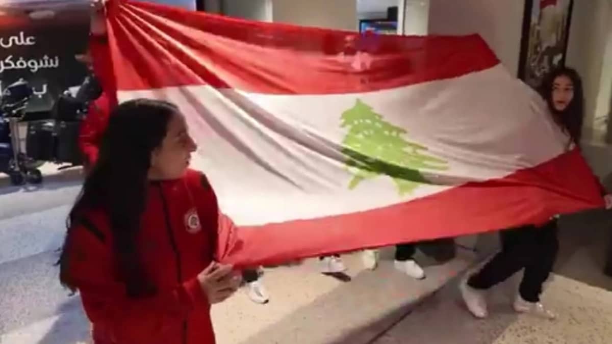 استقبال حافل لمنتخب لبنان للناشئات بعد التأهل التاريخي إلى كأس آسيا .. فيديو