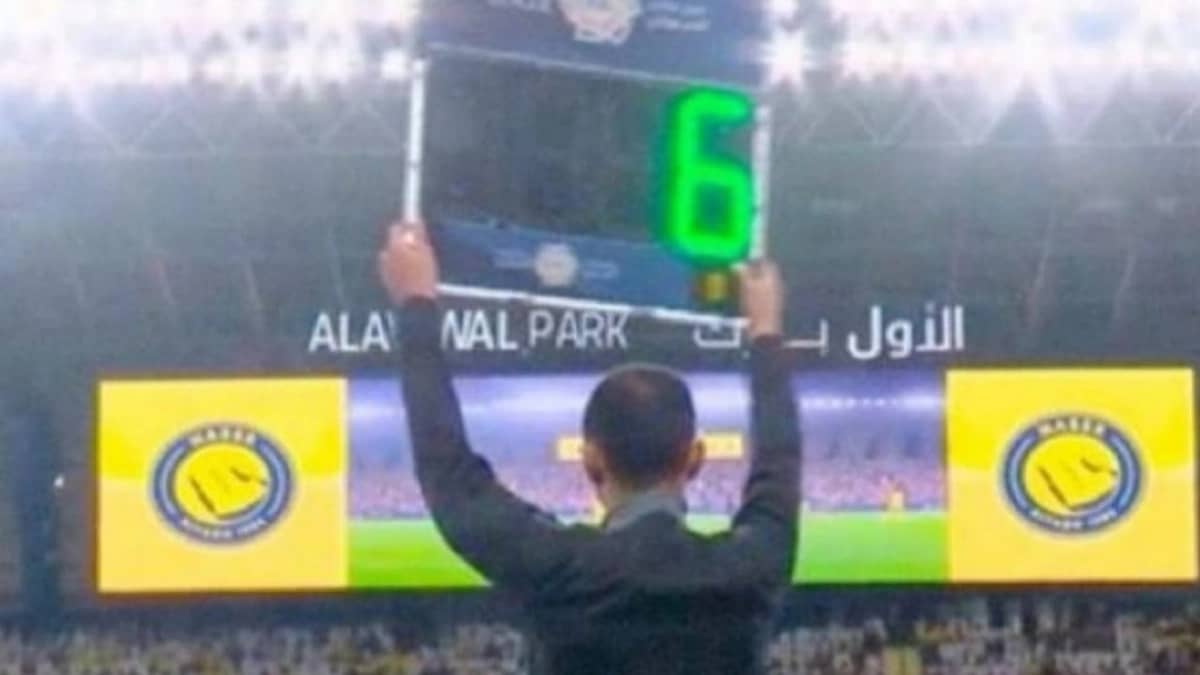 حساب برازيلي يسخر من ركلة جزاء النصر أمام الفيحاء: الحكم نسي الساعة!
