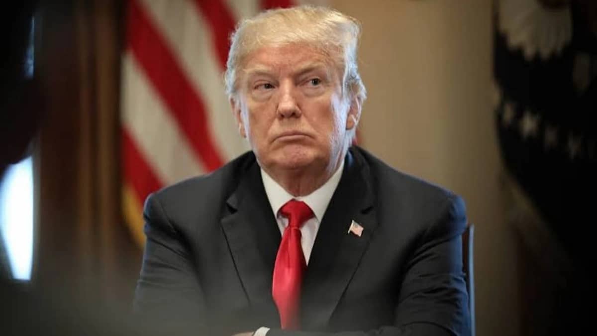 ترامب يهاجم معارضي الرسوم الجمركية ويعد الأميركيين بعائد مالي إضافي