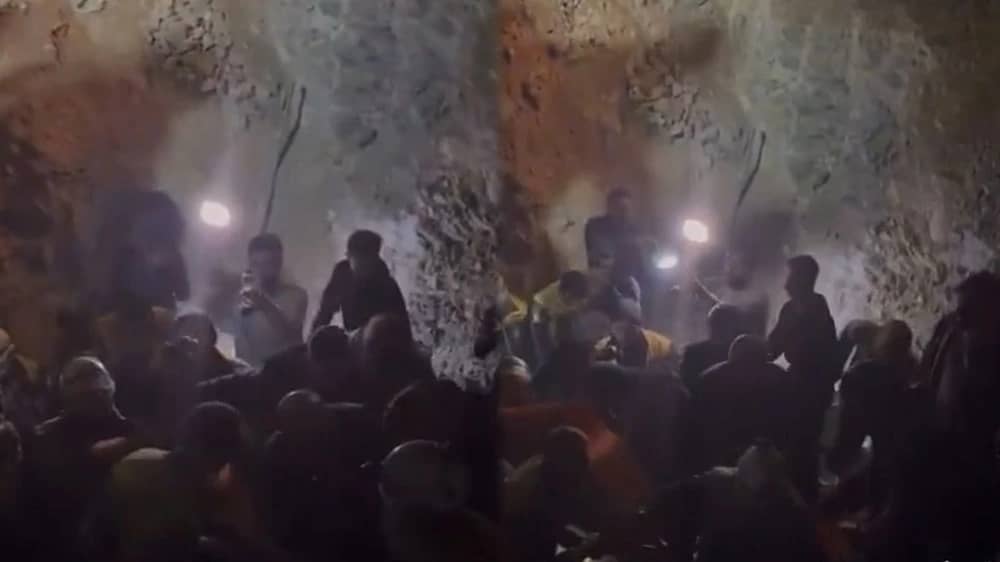 بعد عملية معقدة..إنقاذ طفلة سورية سقطت في بئر بريف إدلب..فيديو