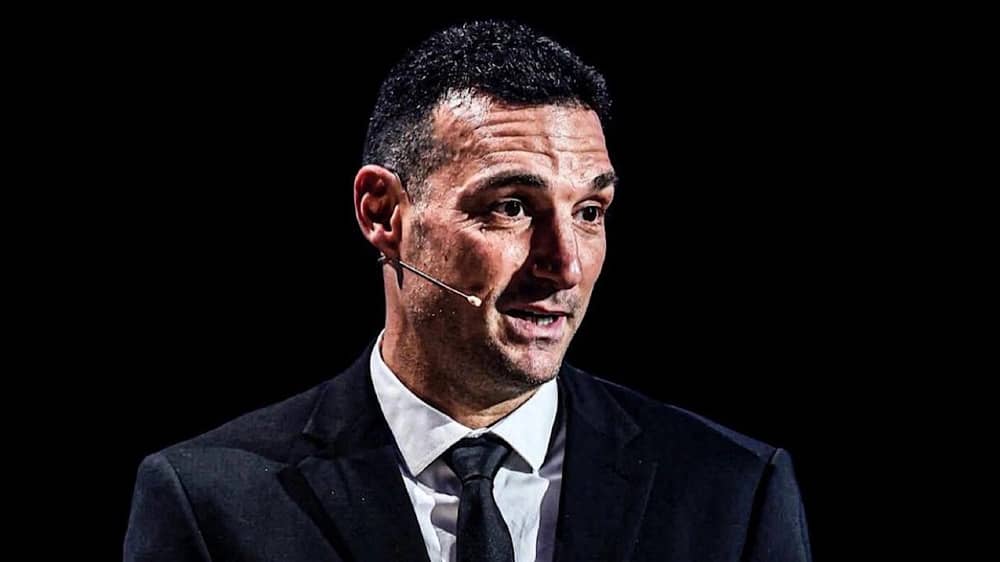 مدرب الأرجنتين:الجزائر تملك مدربًا يقدّم كرة قدم رائعة