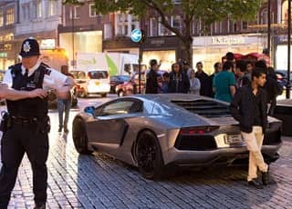 لندن تواجه فوضى السيارات الفاخرة: حملة صارمة ضد الأثرياء المخالفين