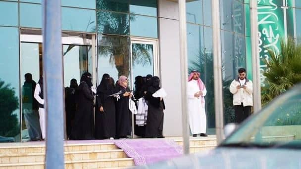 جمعية أصدقاء المرضى بالرس تنظم رحلة عمرة للمرضى