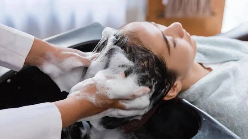 مصفف نجمات هوليوود : غسل الشعر بشكل مفرط يسبب الجفاف