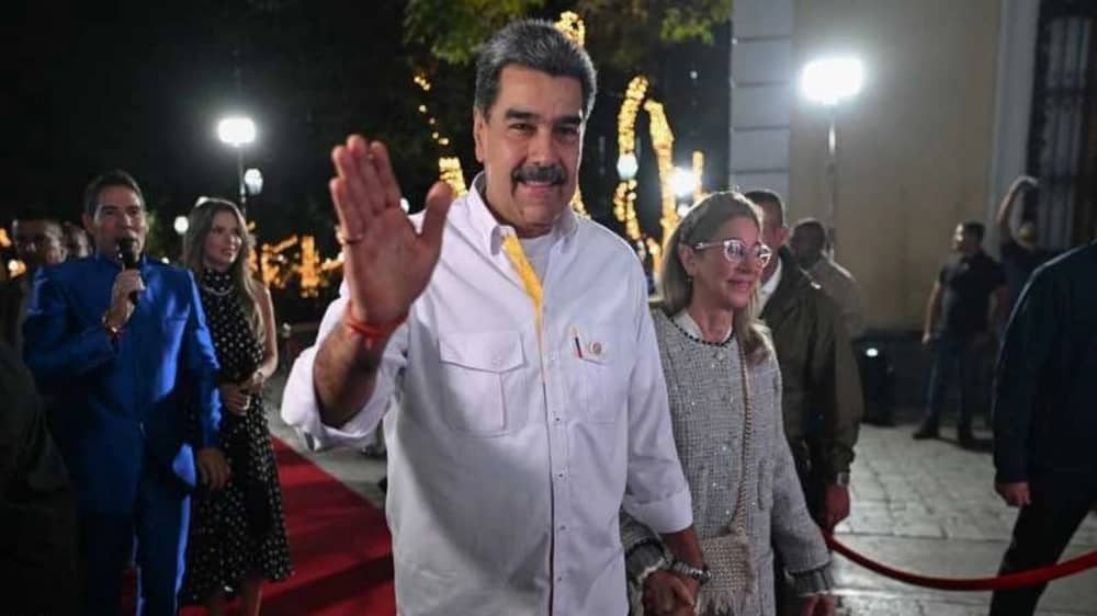 القبض على رئيس فنزويلا وزوجته وترحيلهما إلى الخارج