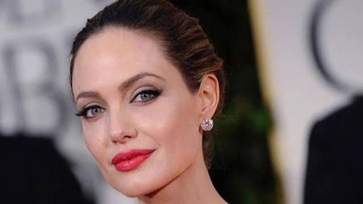 أنجلينا جولي تكشف: أشعر بالغربة في أمريكا وأفكر في الرحيل