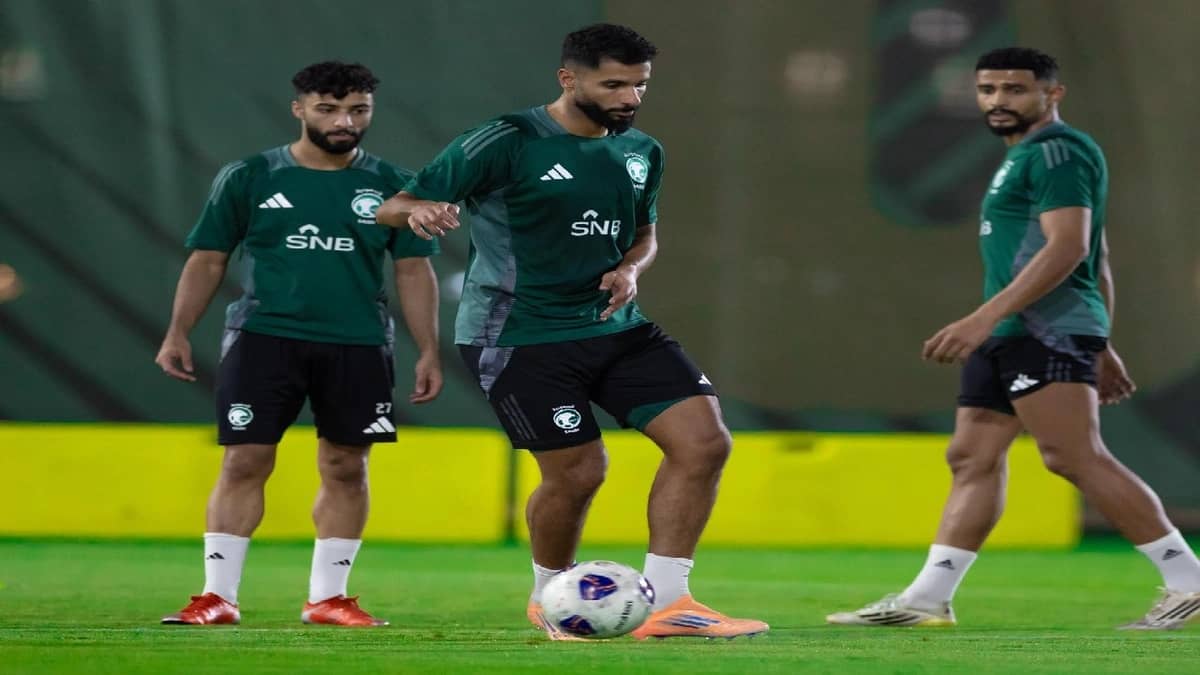 الأخضر يواصل تحضيراته لمواجهة العراق