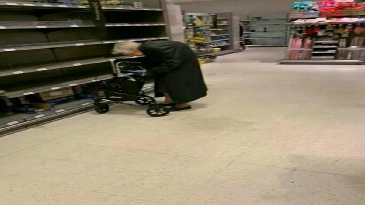 الهلع يسيطر على سكان لندن ورفوف المتاجر خالية من المواد التموينية وحفاظات الأطفال