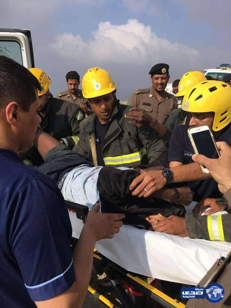 بالصور..انقاذ شابين محتجزين في منحدر بجبل الهدا