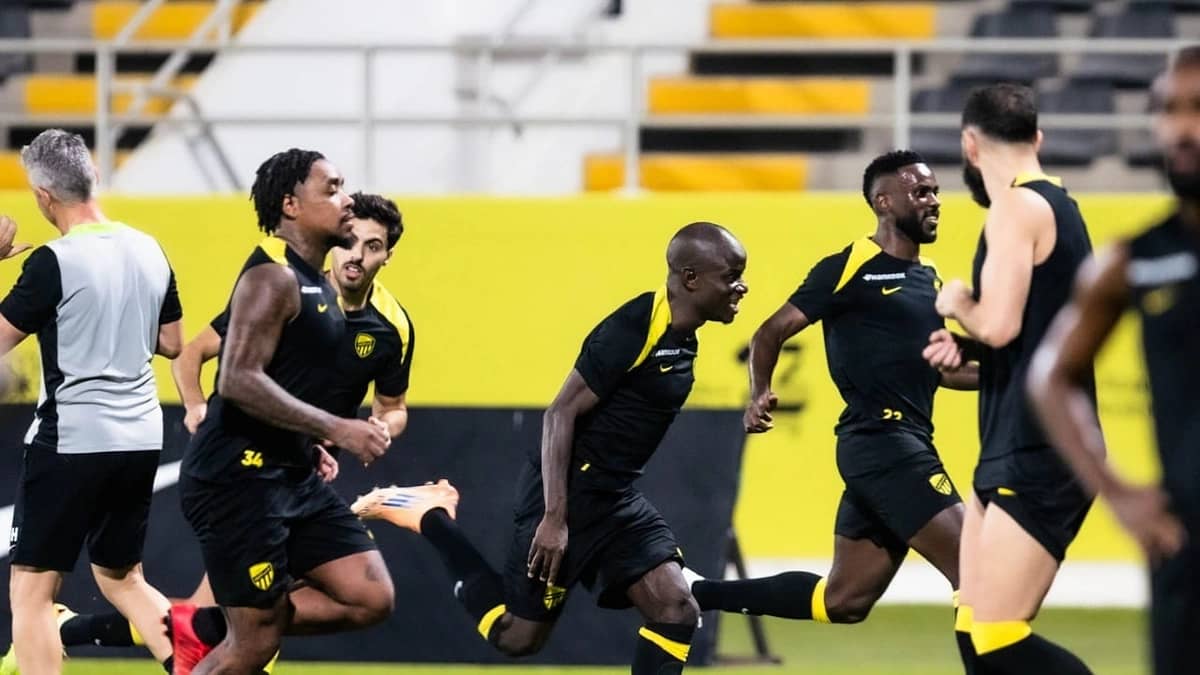 الاتحاد يختتم استعداداته لمواجهة الهلال .. صور