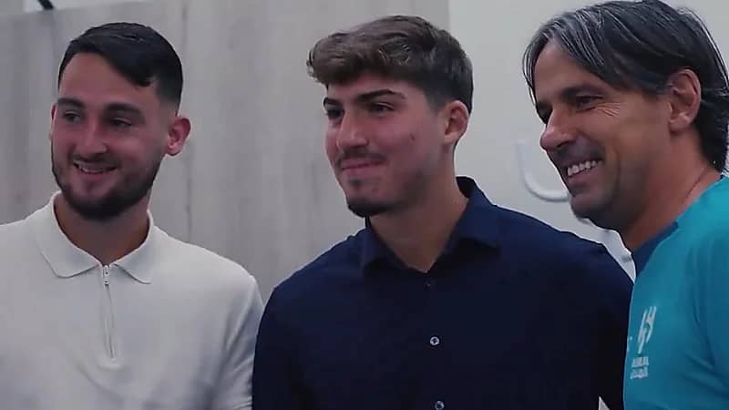 حوار طريف بين إنزاغي وماثيو حارس الهلال الجديد.. فيديو