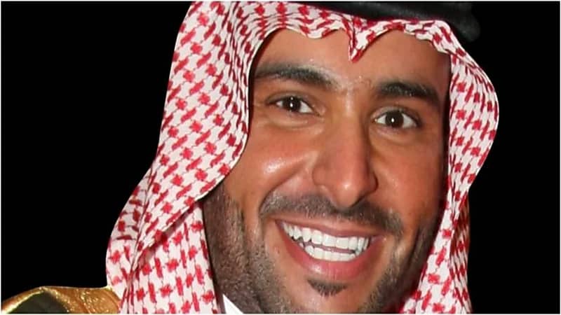 شاهد.. يزيد الراجحي يفاجئ جمهوره ويعلن عن خطوبته من العنود العامري