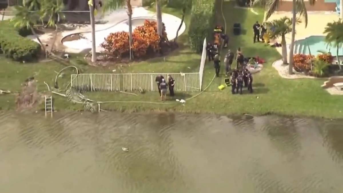 لحظة تحطم طائرة وسقوطها في بحيرة بفلوريدا.. فيديو