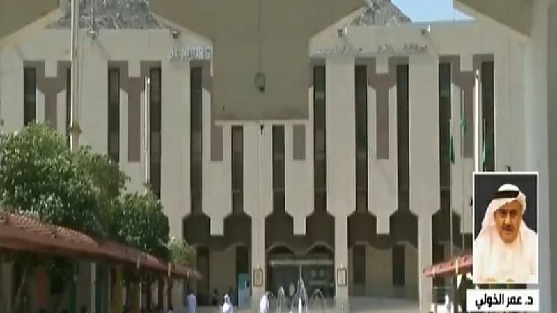 محامي: السجن 10 سنوات والغرامة لمن يعتدي على الموظف العام في مقر عمله "فيديو"