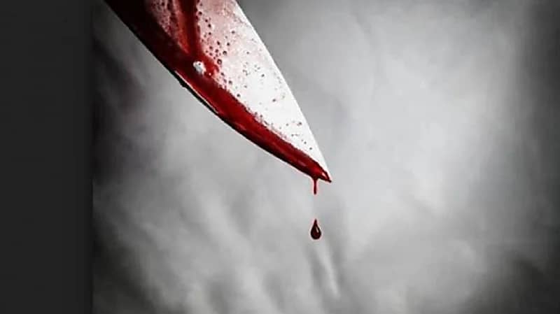 أب يقتل طفلتيه الصغيرتين بأداة حادة