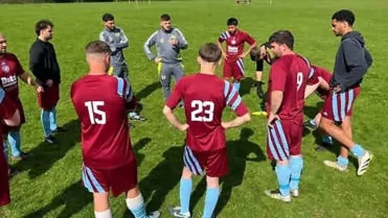 الاعـتـداء على فريق كرة القدم بـ "بعصى بيسبول"