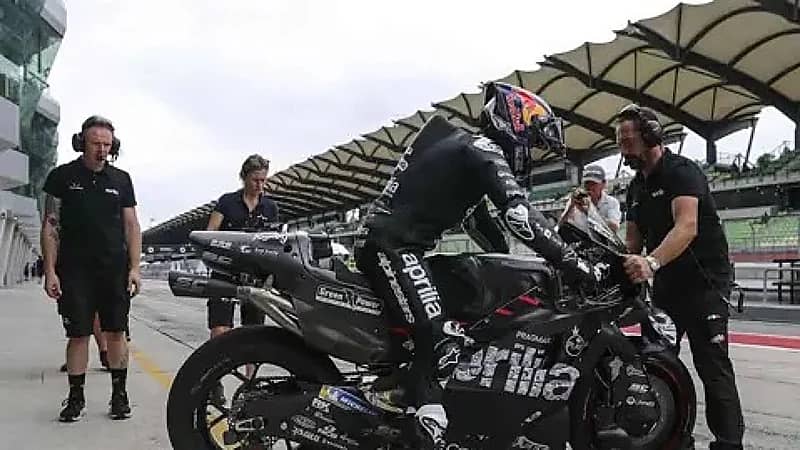 بطل العالم للدراجات النارية يتعرض لحادثين مروعين.. فيديو