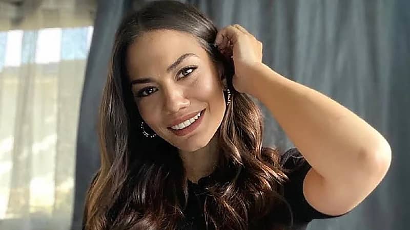 طلاق النجمة التركية ديميت أوزدمير بعد أشهر قليلة من الزواج