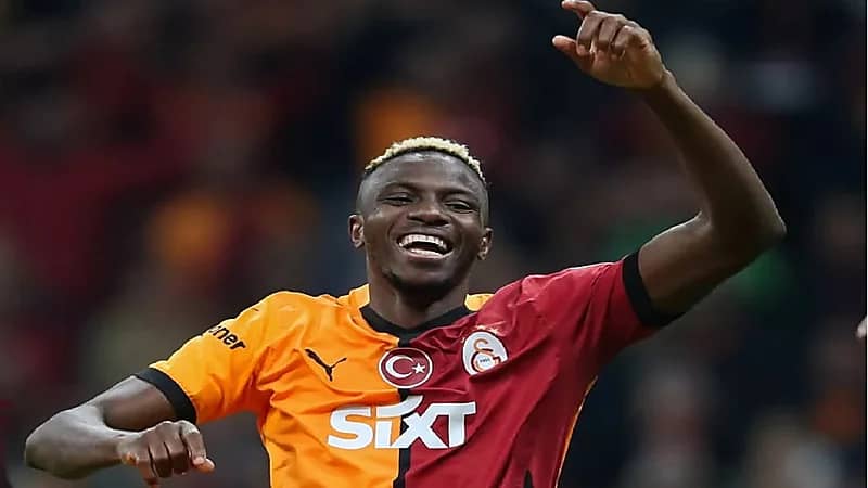 جماهير الهلال ترحب بأوسيمين وسط تقارير عن اقترابه من الانضمام للفريق