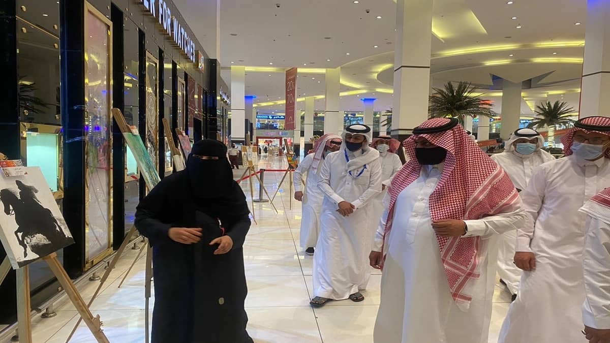 بالصور.. افتتاح معرض وورش فنية صيفية بتعليم عسير