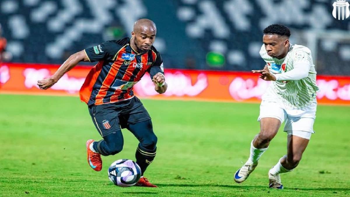 الرياض يتعادل أمام ضمك