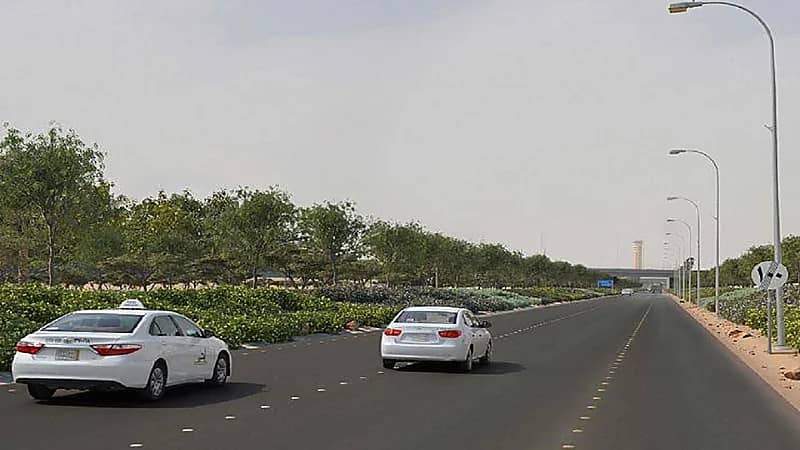 المرور تحذر من عدم الالتزام بحدود المسارات وتوضح عقوبته