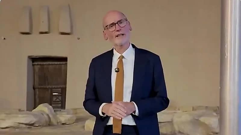 السفير البريطاني في الرياض: فوق السحايب مكانك يـ السعودية.. فيديو