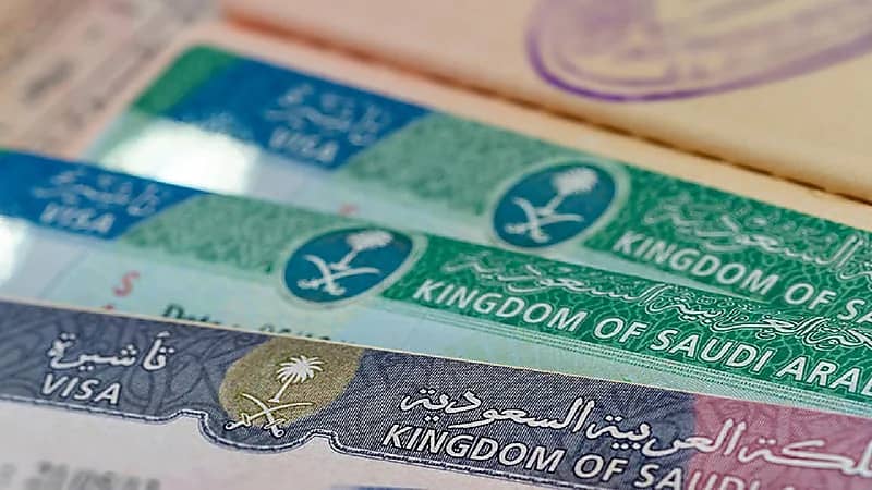 اقتصادي يقترح وقف التأشيرات لمدة 6 أشهر