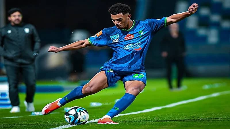 الفتح يفتح باب المفاوضات لبيع الجليدان بـ50 مليون ريال