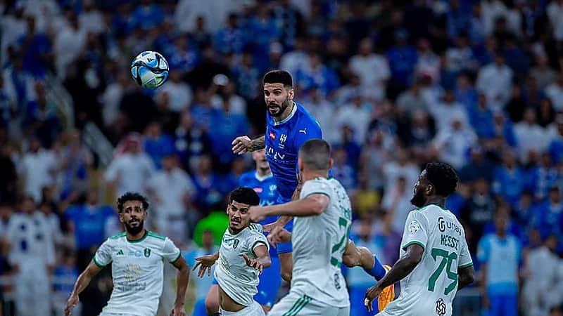 حديث الصحافة العالمية عن مباراة الهلال والأهلي .. صور