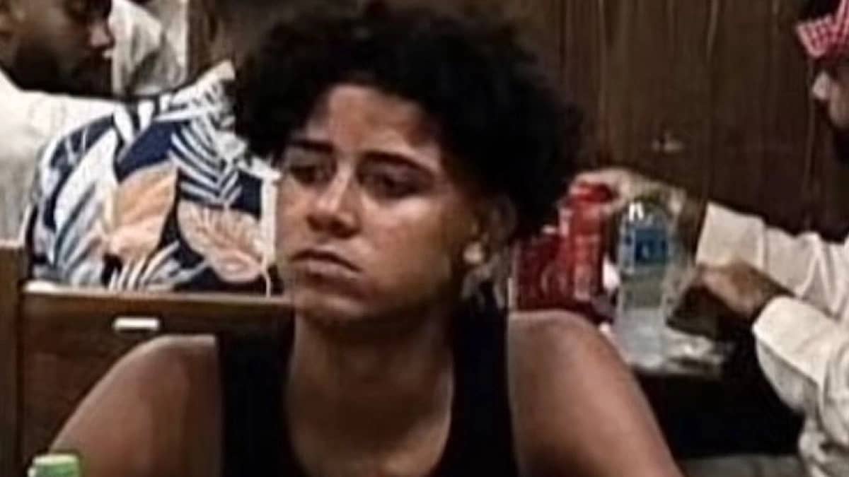 جونيور رونالدو يخطف الأنظار وملامحه تثير التساؤلات داخل مطعم برغر بالرياض.. صور