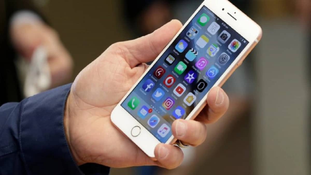 قرار منع التجول ينعش سوق التطبيقات الإلكترونية في تبوك