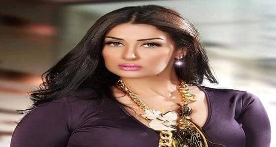 بالصورة.. شاهد لمن تهدي غادة عبد الرازق حذاءها