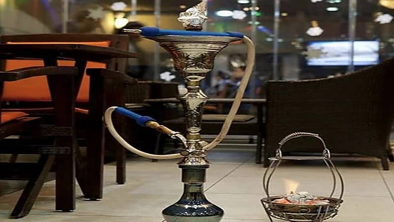 السماح بعودة تقديم الشيشة والمعسل في المقاهي واقتصار دخول الزبائن على المحصنين